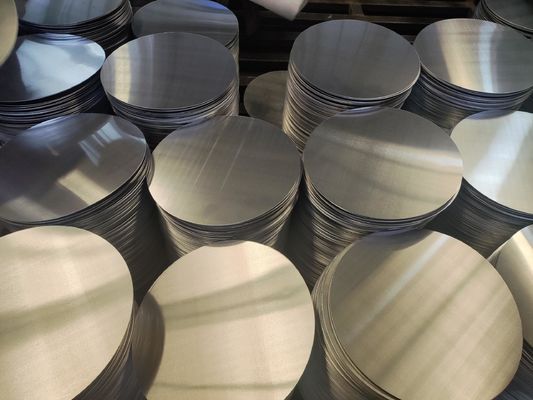 ঝকঝকে রুপালী অ্যালুমিনিয়াম বৃত্ত এবং ডিস্ক ০.৩-৬.০ মিমি পুরুত্ব GB/T3880.1-2006 স্ট্যান্ডার্ড গৃহস্থালি সংস্কারের জন্য