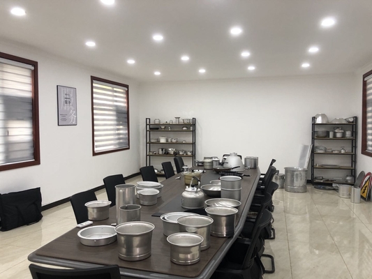 1050 1100 অ্যালুমিনিয়াম বৃত্তাকার ছাদ শীট বৃত্তাকার ক্রেতা কারখানা সরাসরি বিক্রয় মূল্য জন্য Non Stick Pan