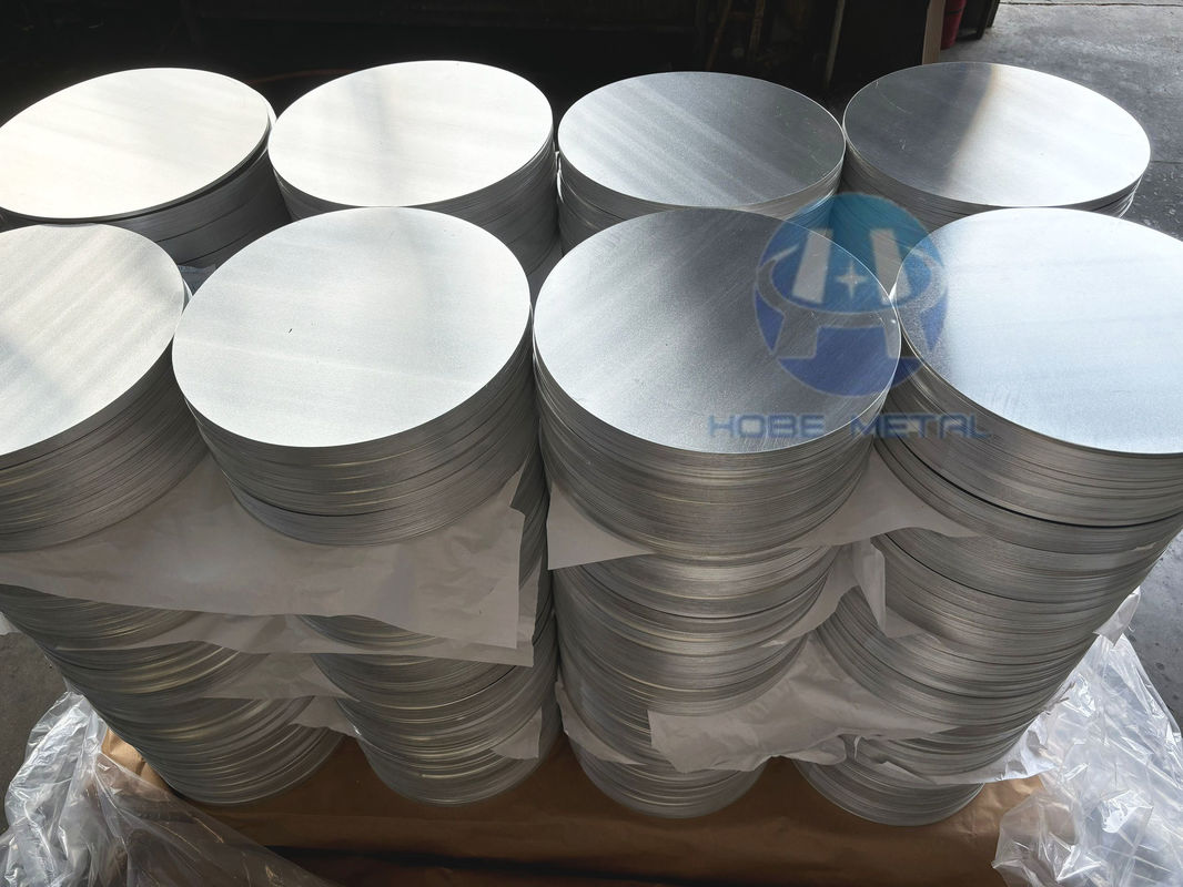 কাস্টম আকার অ্যালুমিনিয়াম বৃত্ত 0.3-6mm বেধ 100-1000mm ব্যাসার্ধ CC DC উপাদান 1050 1060 3003 খাদ ফাটল প্রতিরোধী গভীর অঙ্কন রান্নাঘর এবং ল্যাম্প কভার স্ট্যাম্পিং জন্য