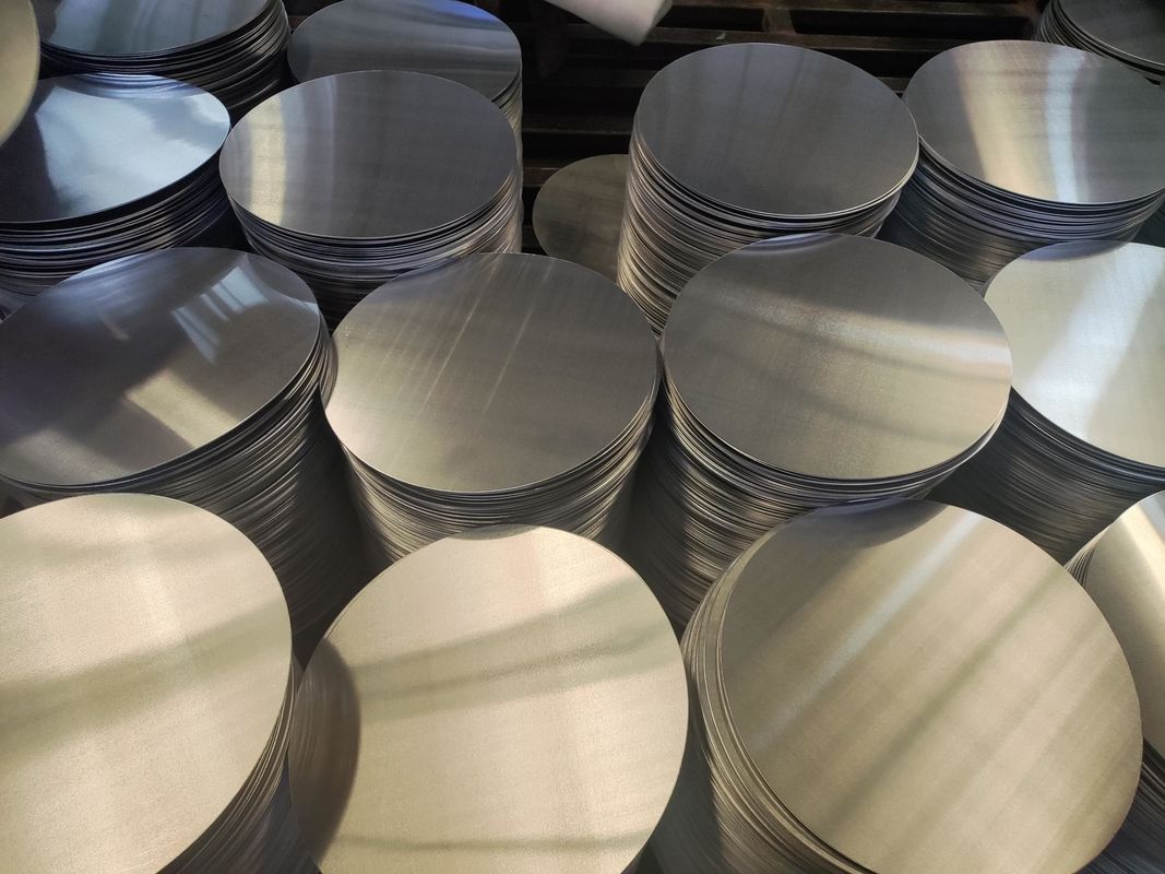Smooth Surface High Flatness Aluminum Disc 1050 1060 3003 Alloy, 0.3?? 6mm Thick, Custom Size Aluminum Blank for Lamp Cover & Pots সিলিন্ডার ডিস্কের জন্য