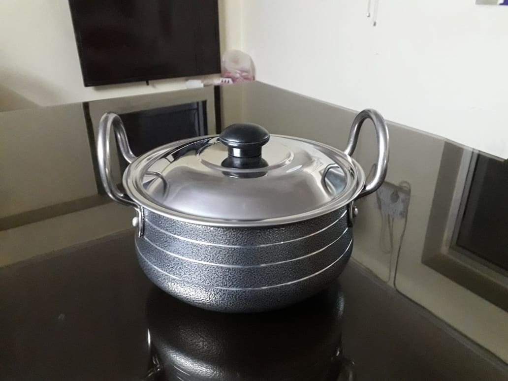 রান্নাঘরে ব্যবহৃত কাস্টমাইজড অ্যালুমিনিয়াম ডিস্ক 1050-এইচ 14 অ্যালুমিনিয়াম ওয়েফার / অ্যালুমিনিয়াম ডিস্কস ডায়া 80 মিমি থেকে 1600 মিমি পর্যন্ত রাস্তা সতর্কতা চিহ্নগুলির জন্য