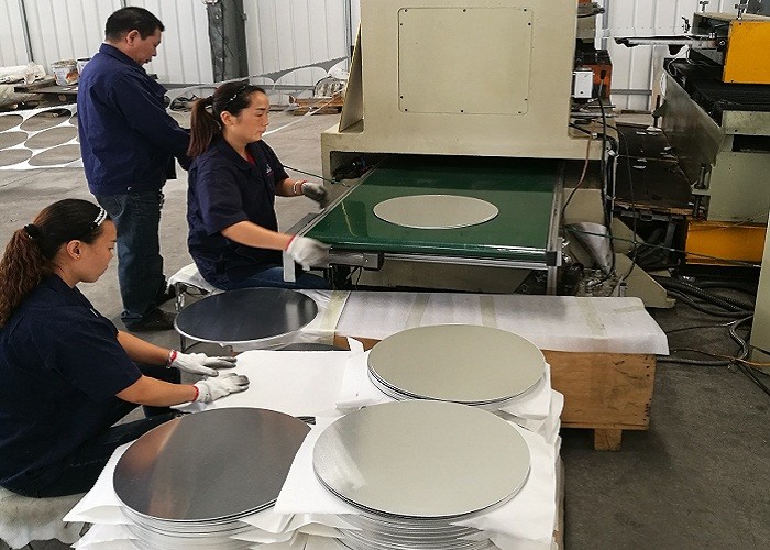 খাদ 1070 গভীর আঁকা অ্যালুমিনিয়াম বৃত্তাকার বৃত্ত বৃত্ত শিল্প আলো জন্য